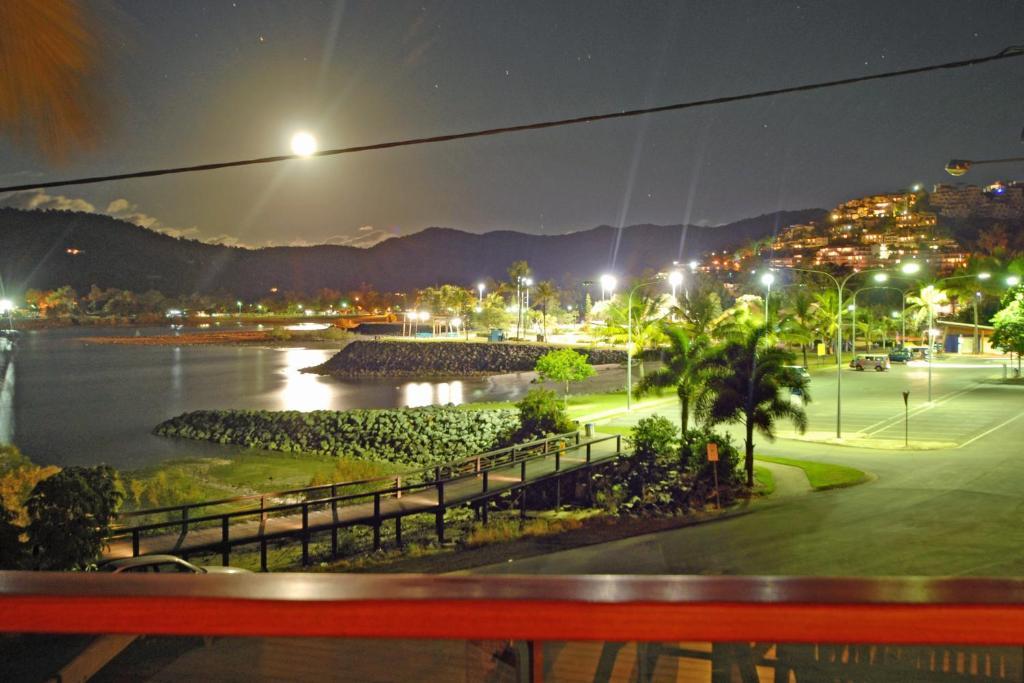 Airlie Waterfront Bed & Breakfast Еърли Бийч Екстериор снимка