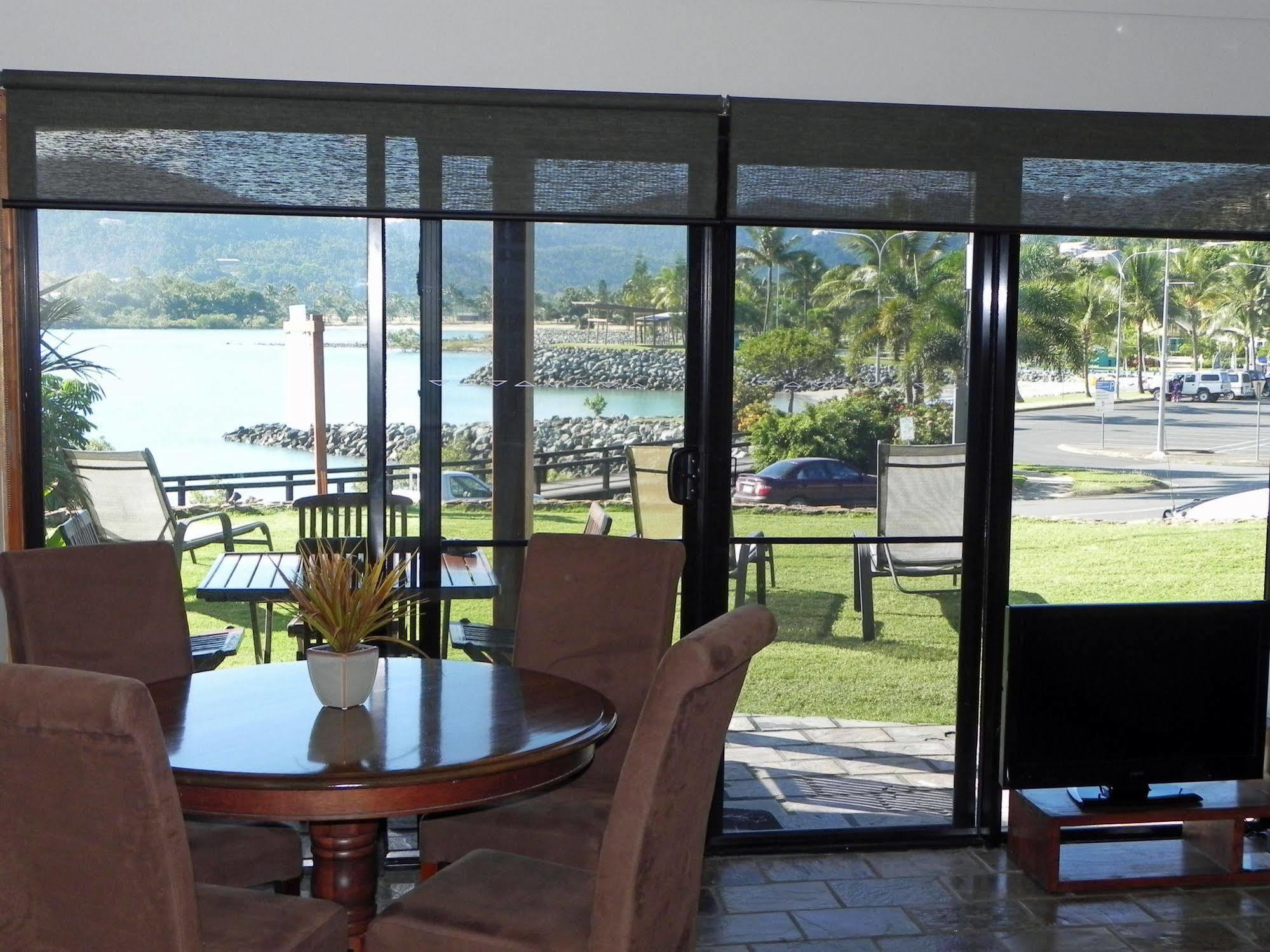 Airlie Waterfront Bed & Breakfast Еърли Бийч Екстериор снимка