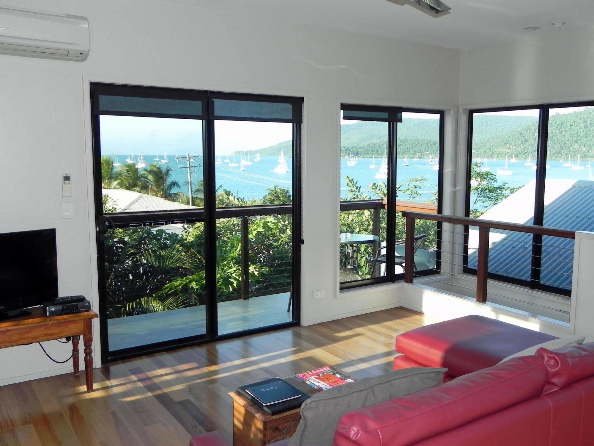 Airlie Waterfront Bed & Breakfast Еърли Бийч Екстериор снимка