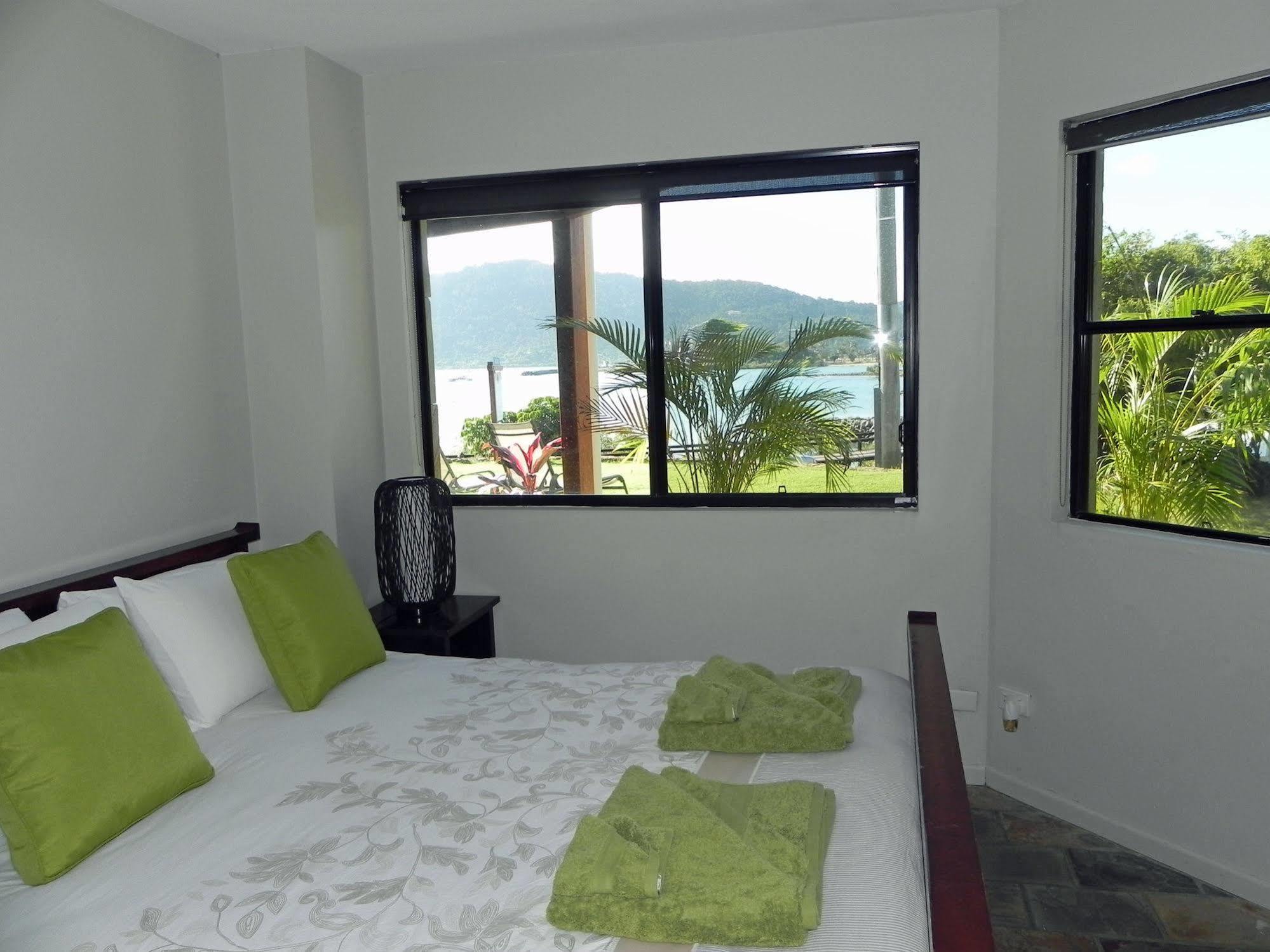 Airlie Waterfront Bed & Breakfast Еърли Бийч Екстериор снимка
