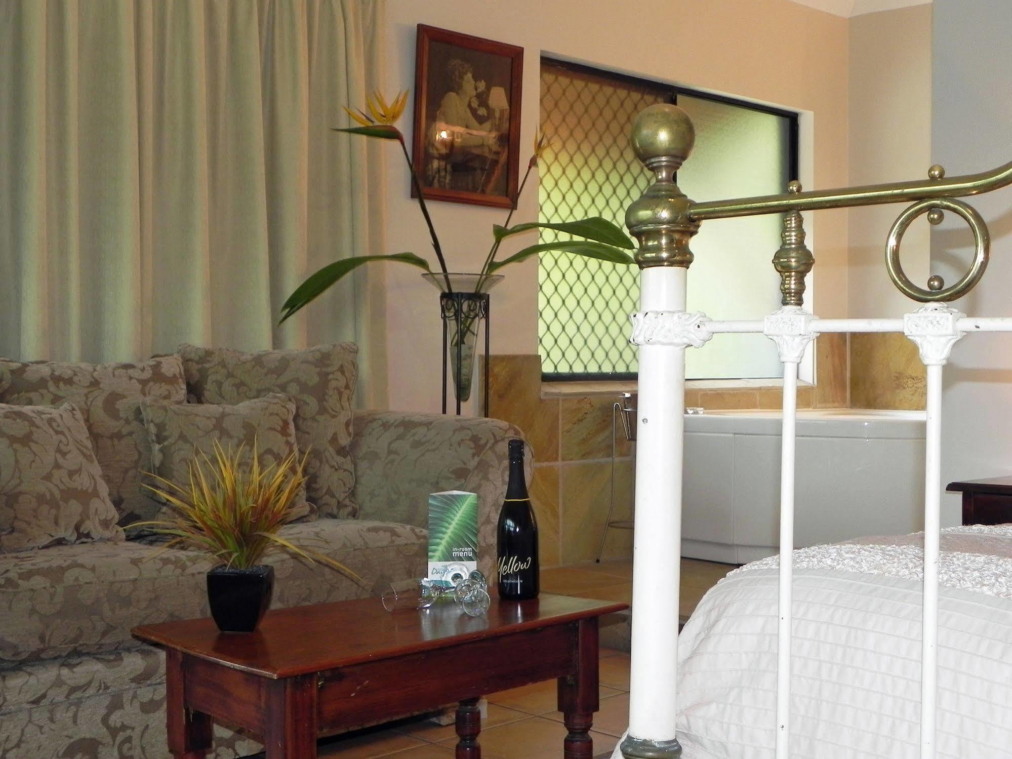 Airlie Waterfront Bed & Breakfast Еърли Бийч Екстериор снимка